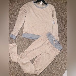 NwT YMI Women's 2 Piece Sherpa Cropped Sweatshirt and Joggers Set Size M
